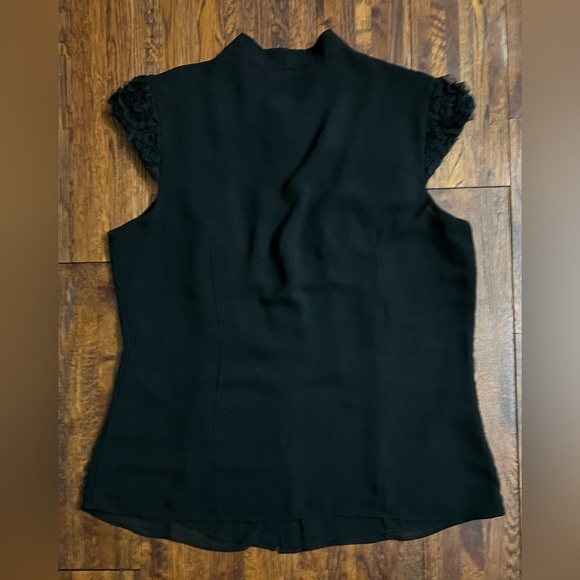 WHITE HOUSE BLACK MARKET Ruffle Cap Sleeve Top in Black Size Medium - Picture 5 of 5